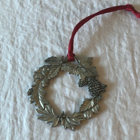 Seagull Pewter: 1995 Vintage Christmas Wreath Ornament- Canada - Picture 4 of 12
